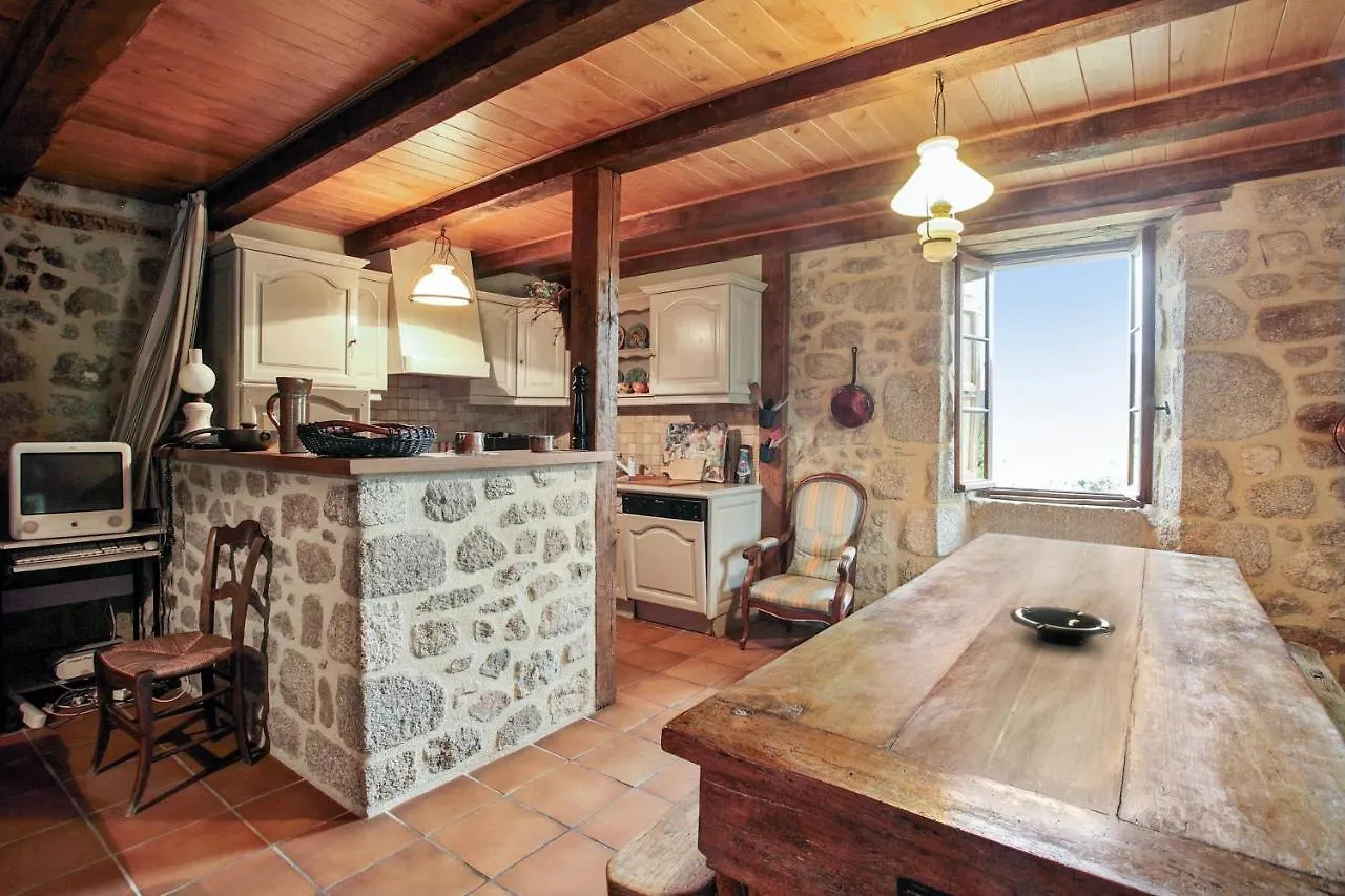 Maison Accueillante A Senezergues Avec Vue Sur La Montagne France