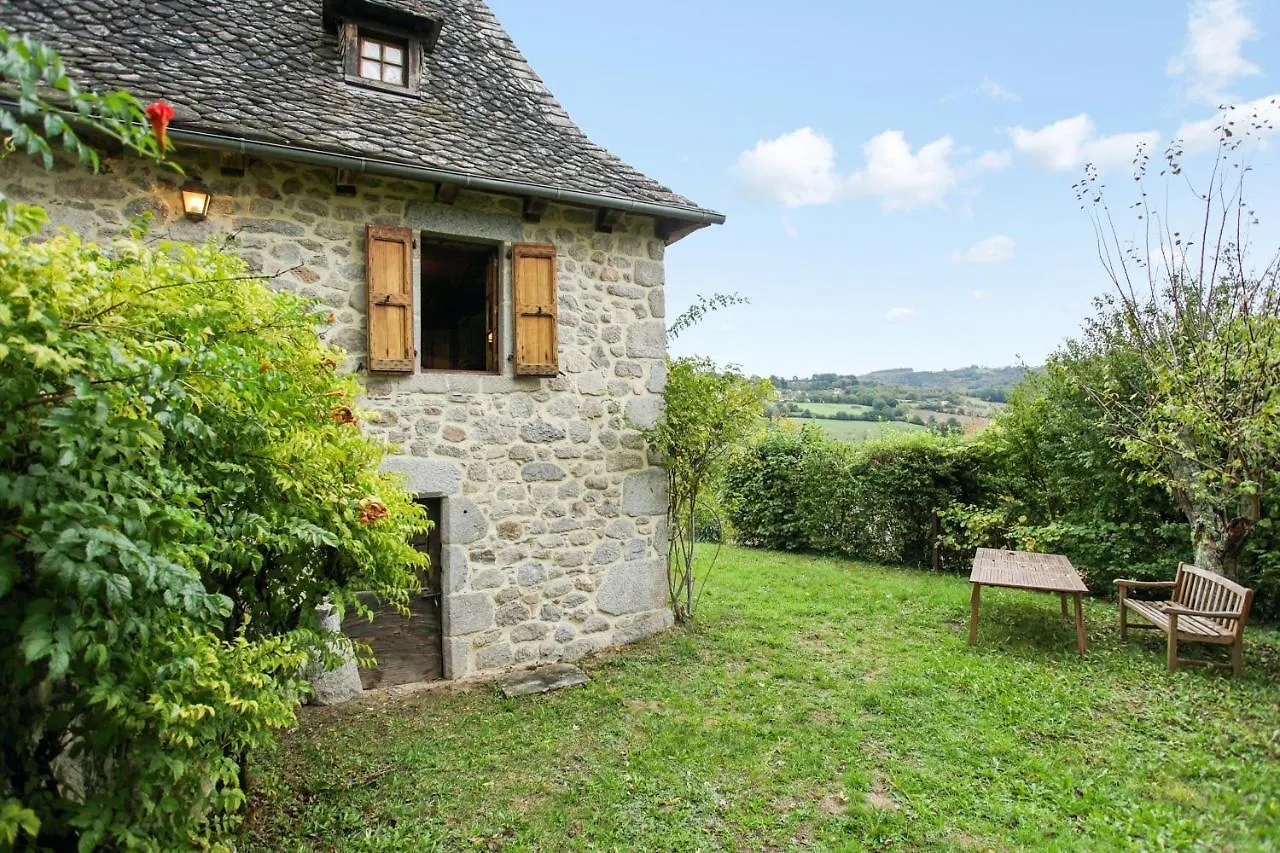 Holiday home Maison Accueillante A Senezergues Avec Vue Sur La Montagne