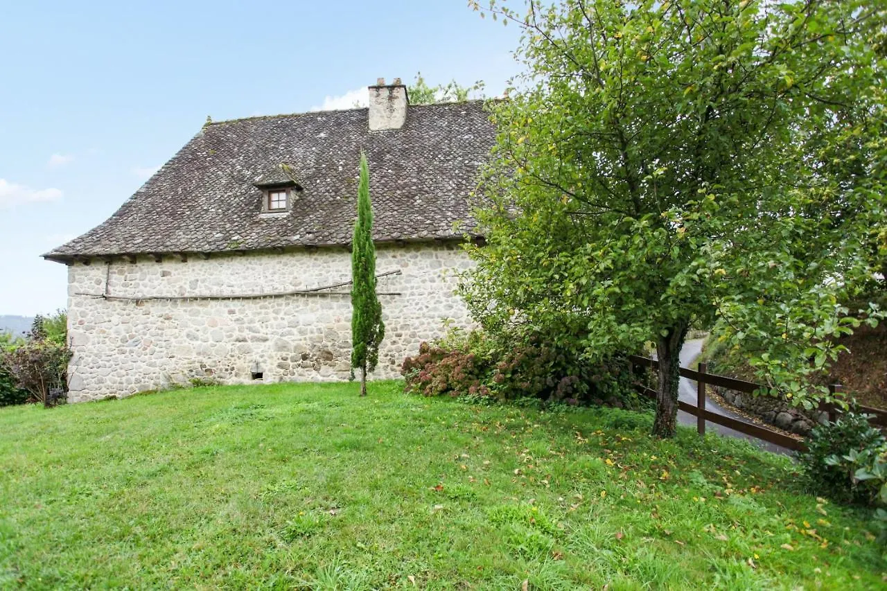 Holiday home Maison Accueillante A Senezergues Avec Vue Sur La Montagne France